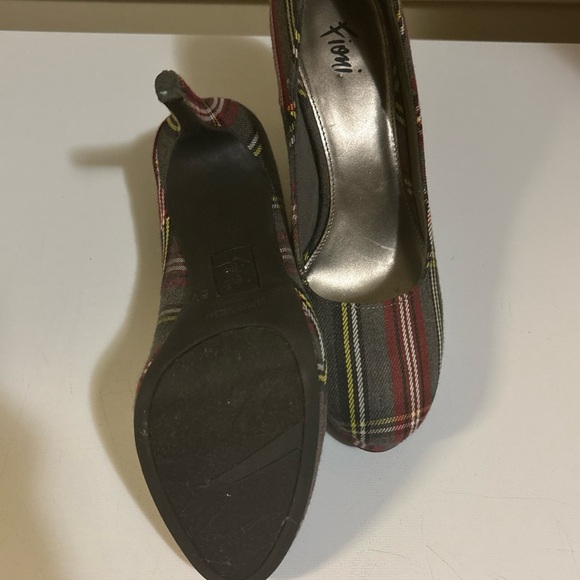 FIONI Clothing Red and Gray Plaid Heels - Picture 6 of 8